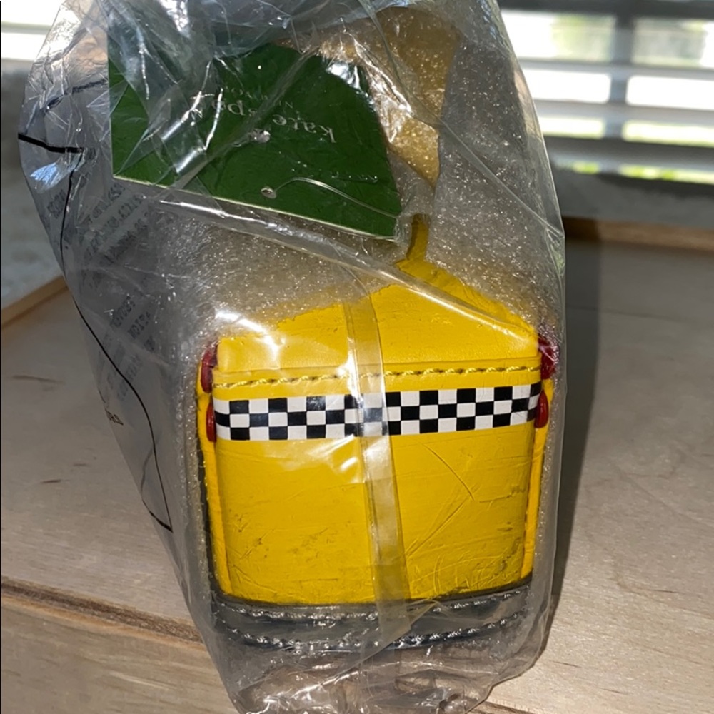 *SOLD* 🚕 Kate Spade Taxi Cab Bag 🚕 - Picture 10 of 16